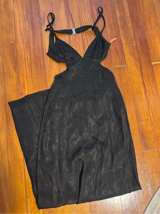 Third Form Dresses & Skirts - Third Form Black Paisely Triangle Cut Out Sleeveless Midi Dress